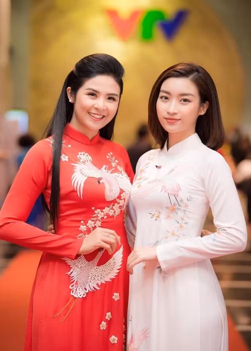 Trước khi đăng quang Hoa hậu Việt Nam 2016, Đỗ Mỹ Linh đã quen biết Ngọc Hân trong một chương trình biểu diễn áo dài. Ảnh: FBNV