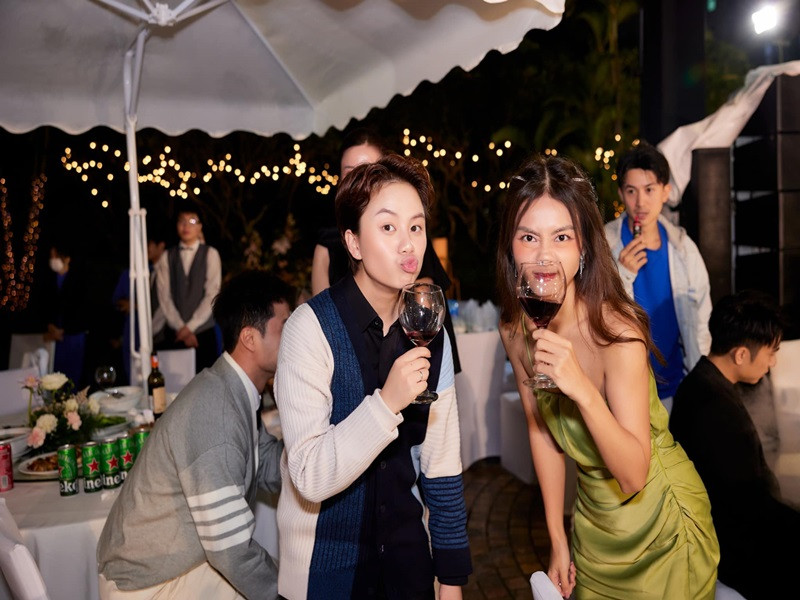 Dự đám cưới Phương Nga - Bình An, Khả Ngân hội ngộ Bảo Hân. Ảnh: FB Khả Ngân