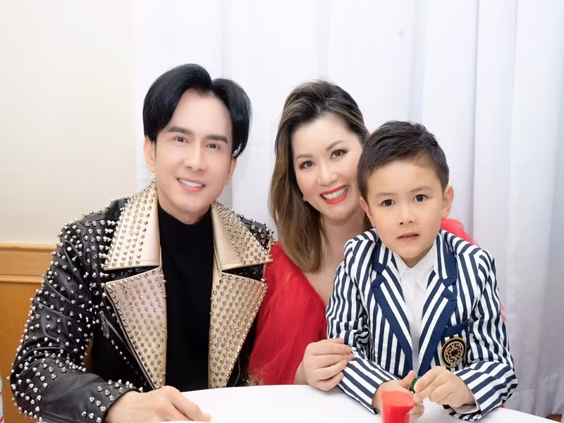 Trước Mr Đàm, không ít sao Việt qua tuổi 40, 50 mới cảm nhận được sự thiêng liêng khi "lên chức bố". Đan Trường là một trong số đó. Ảnh: FBNV