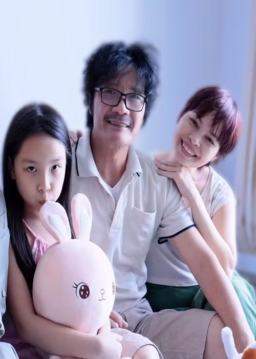 Theo Công Ninh, có con sớm thì cũng thú vị, còn có con trễ thì bản thân có nhiều thời gian tự do hơn. Ngoài 50 tuổi, anh có con là đúng vì thời trẻ, anh cũng không có đủ tiền để trang trải, lo cho vợ con. Ảnh: Tiền Phong