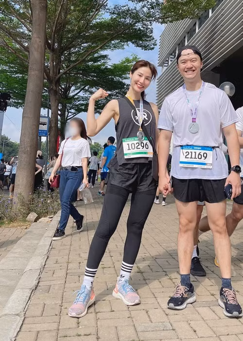 Vinh Nguyễn hết lòng ủng hộ công việc của Diễm My. Nam doanh nhân góp ý cho bạn gái về ăn mặc lẫn cách diễn.