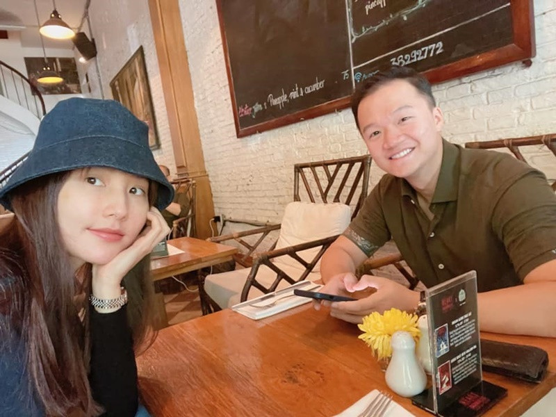 “My thích cảm giác có gia đình ấm cúng nhưng cũng trân trọng khoảng không gian riêng của cả 2”, người đẹp trải lòng.