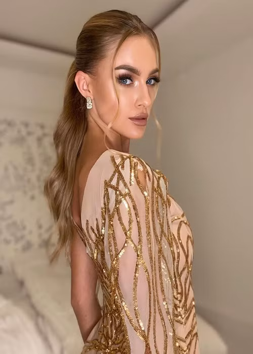 Karolina Syrotukova đến từ CH Czech, 20 tuổi, cao 1m72. Cô sinh viên này cũng là ứng viên sáng giá cho ngôi vị cao nhất. Ảnh: Instagram