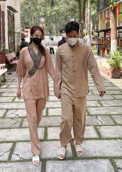 Hôn nhân của Trường Giang bình dị. Anh luôn sắp xếp thời gian dành cho vợ con.