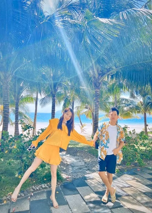 Trường Giang thường xuyên đưa vợ con đi du lịch.