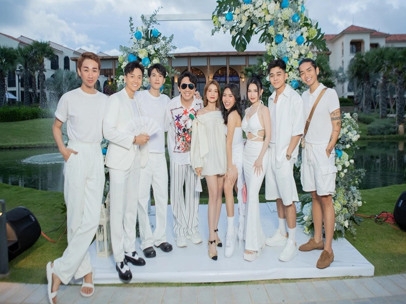 Dàn khách mời buổi tiệc có Trấn Thành, Ngô Kiến Huy, Jun Phạm, Sam, Sĩ Thanh, Diễm My... Ảnh: Tiền Phong