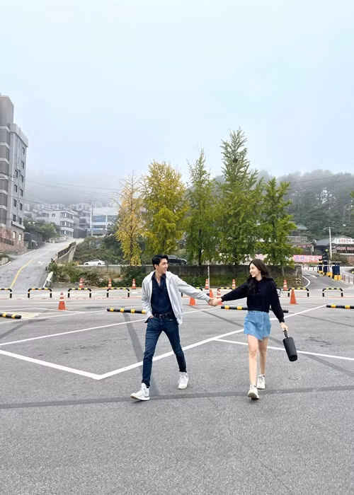 Trước lễ ăn hỏi, Bình An cùng Phương Nga du lịch Hàn Quốc. Ảnh: FBNV