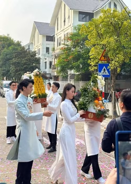 Dàn phù rể gồm có các diễn viên như: Đình Tú, Trọng Lân. Ảnh: Bảo vệ công lý