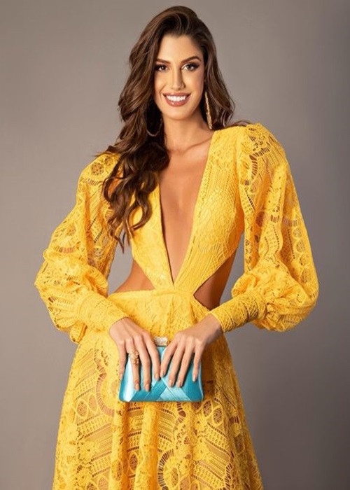 Chân dài 25 tuổi có nụ cười rạng rỡ hút hồn người đối diện.