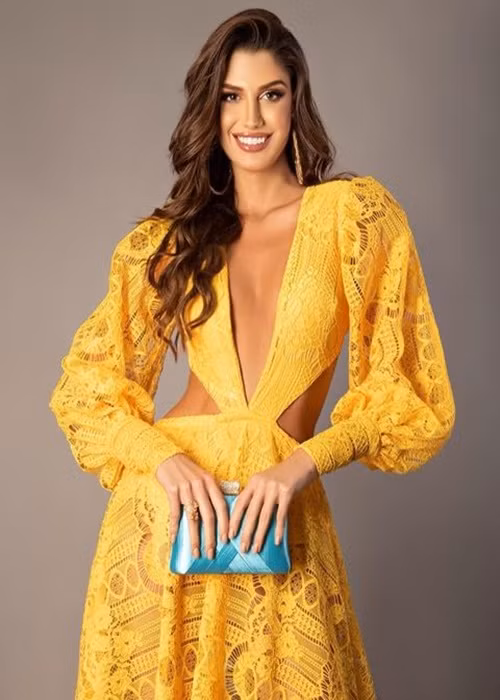 Chân dài 25 tuổi có nụ cười rạng rỡ hút hồn người đối diện.