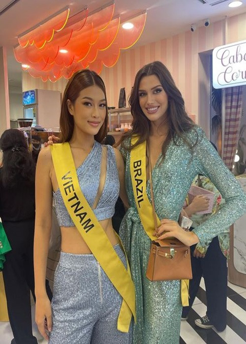 Đến với Hoa hậu Hòa bình Quốc tế 2022, đại diện Brazil cho hay: "Tôi tin rằng hình thể có thể khiến bạn ngỡ ngàng, nhan sắc có thể khiến bạn được chú ý nhưng chỉ khi trí tuệ kết hợp với hai yếu tố kia chúng ta mới có thể tạo nên những ảnh hưởng cho xã hội".