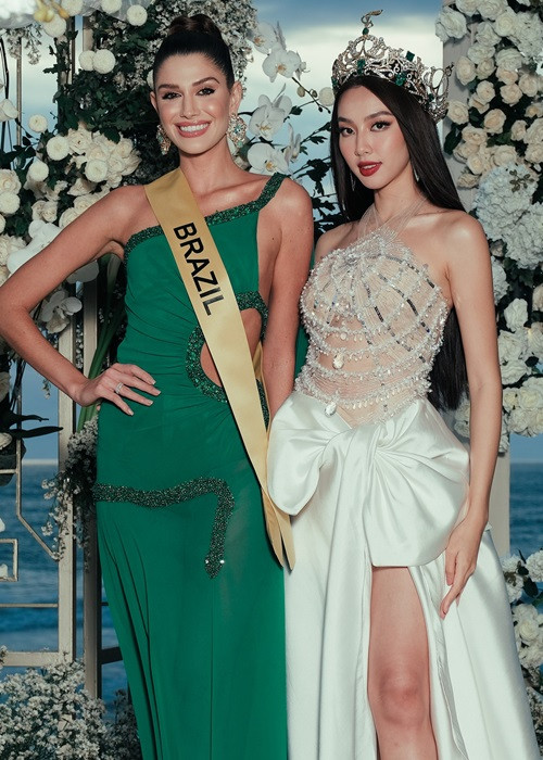 Tối ngày 25/10, Isabella Menin đánh bại hơn 60 thí sinh khác để đăng quang Hoa hậu Hòa bình Quốc tế 2022. Cô nhận vương miện từ Hoa hậu Thùy Tiên.