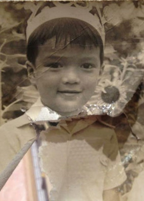 Nam ca sĩ cảm thấy hối tiếc vô cùng khi bố lâm bệnh nhưng không có tiền chạy chữa. Ảnh: Khám phá