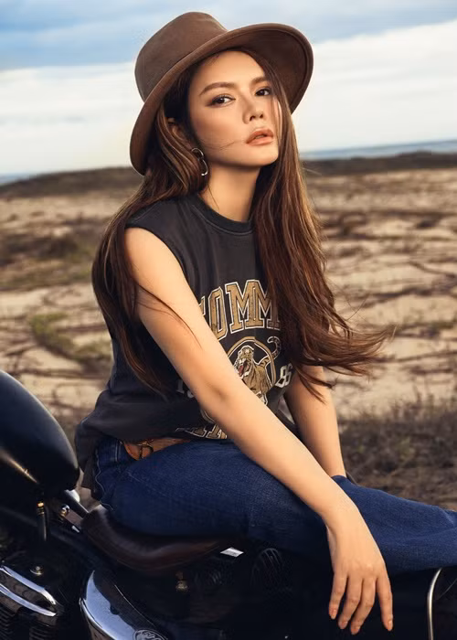 Dù Lý Nhã Kỳ lên tiếng phủ nhận nhưng tin đồn bị bắt khẩn cấp một lần nữa rộ lên. "Lại rộ tin tôi bị bắt à? Tin vịt tào lao thôi mà. Tôi vẫn bình thường, có sao đâu", nữ diễn viên chia sẻ trên Zing. Theo giả định của Lý Nhã Kỳ, tin đồn xuất phát từ những người không thích cô.