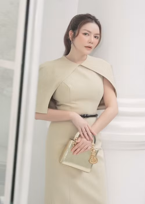 "Tôi nghĩ rằng tin đồn này xuất phát từ những người không thích mình, họ tạo ra với mục đích để công kích, xúc phạm, gây tổn thương, hoang mang dư luận xã hội", nàng kiều nữ của showbiz chia sẻ trên Dân Trí.