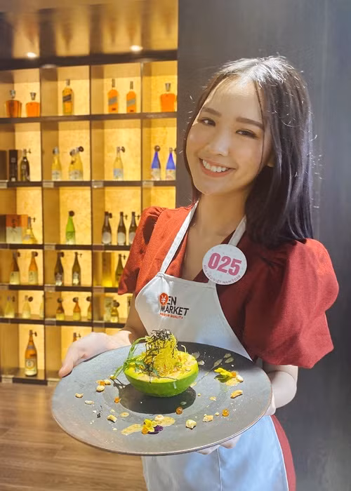 Trong mắt bố mẹ, Hoa hậu Bảo Ngọc thẳng thắn, quyết đoán, có tính tự lập. Ảnh: FBNV