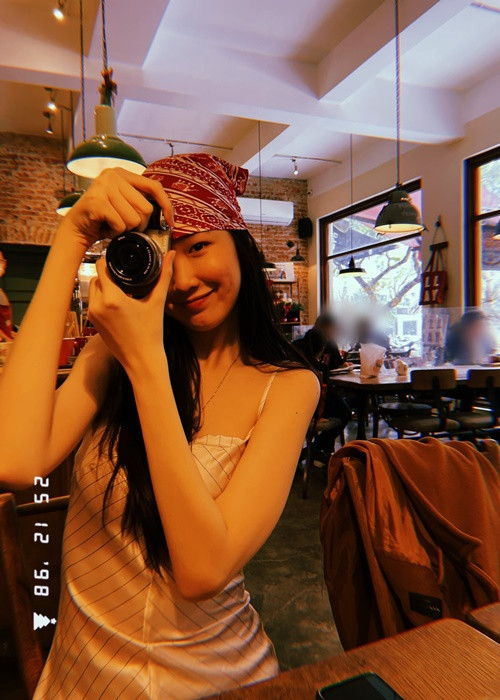 Bảo Ngọc ăn mặc giản dị ngày chưa nổi tiếng. Ảnh: FBNV