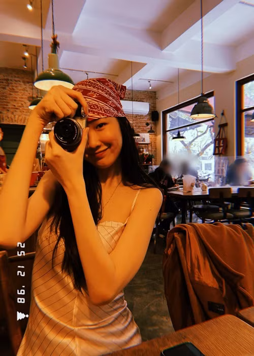 Bảo Ngọc ăn mặc giản dị ngày chưa nổi tiếng. Ảnh: FBNV