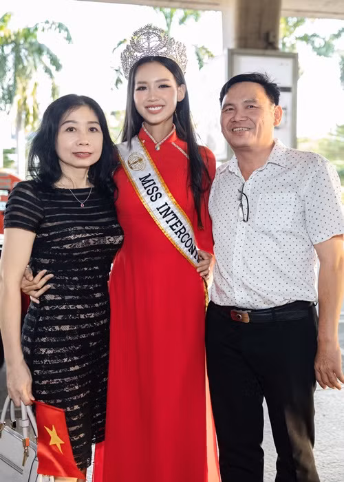 Trước đây, bố mẹ Bảo Ngọc muốn người đẹp đi theo ngành y để nối nghiệp. Ảnh: FBNV