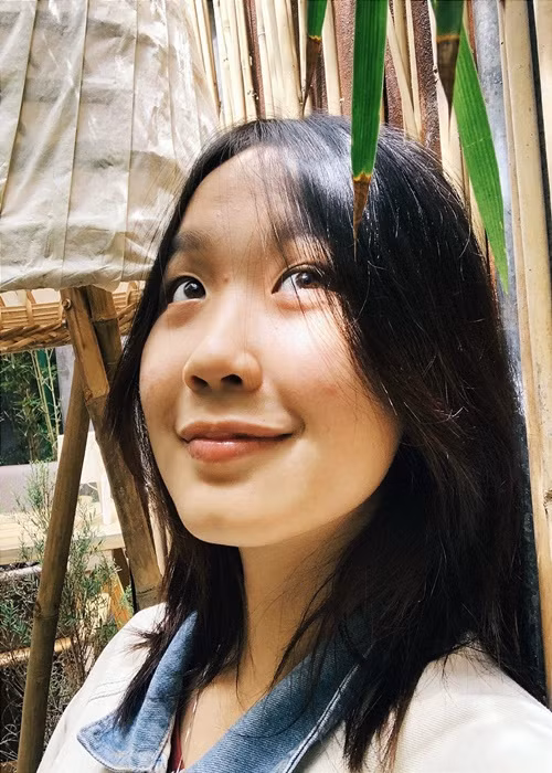 Bảo Ngọc mê phượt. "Có thể nói niềm đam mê đi phượt đến từ ba mẹ tôi. Hai người có bận bịu, khó khăn vẫn dành thời gian, tiền bạc đưa hai con đi khắp đó đây cho biết. Khi lớn lên đam mê đó đã có trong tôi rồi", cô chia sẻ. Ảnh: FBNV