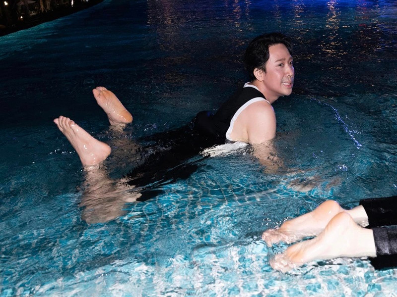 Trấn Thành "xõa hết mình". Ảnh: FBNV