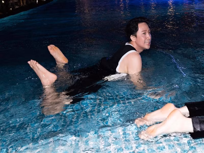 Trấn Thành "xõa hết mình". Ảnh: FBNV