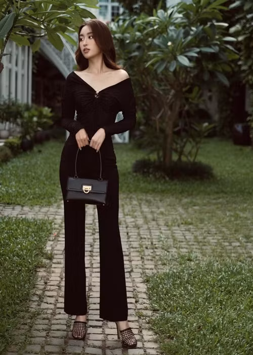 Sau khi lấy chồng, Hoa hậu Việt Nam 2016 không rút khỏi showbiz mà lựa chọn sự kiện phù hợp tham gia. Ảnh: FBNV