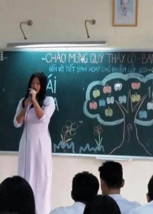 Để được sải bước trên sàn diễn, Thiên Ân giảm 15kg trong 4 tháng. Do giảm cân quá nhanh, cô bị rạn da ở vùng ngực. Ảnh: FBNV