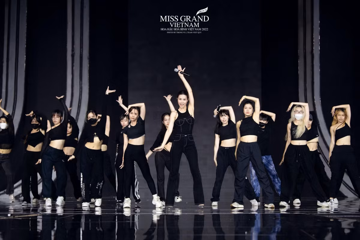 Doan Thien An dang quang Hoa hau Hoa binh Viet Nam 2022-Hinh-37