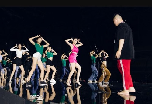 Doan Thien An dang quang Hoa hau Hoa binh Viet Nam 2022-Hinh-35