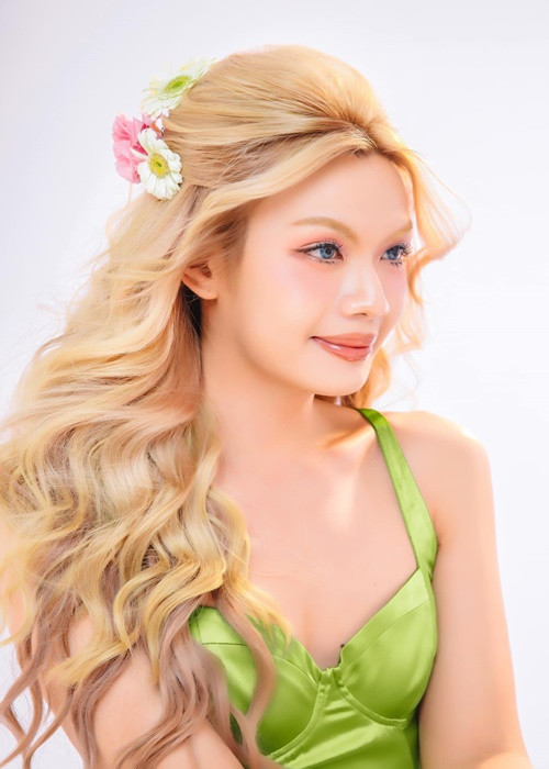 Đào Bá Lộc cho biết, Luna 1 và Luna 2 là tên của hai tàu vũ trụ đầu tiên mà con người phóng lên mặt trăng. Ngoài ra, Luna còn là tên của chú mèo đen đồng hành cùng "Thủy thủ Mặt trăng" - nhân vật hoạt hình yêu thích của Đào Bá Lộc. Đồng thời, khi học tiếng Trung từ nhỏ, Đào Bá Lộc biết tên mình phát âm tương tự âm "Lu" trong Luna.