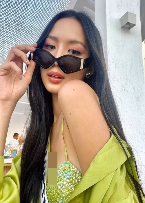 Bảo Ngọc mới đây chia sẻ, mỗi ngày thức giấc được diện váy áo, đeo sash Việt Nam trên người là điều khiến cô vô cùng tự hào và hạnh phúc. Ảnh: FBNV