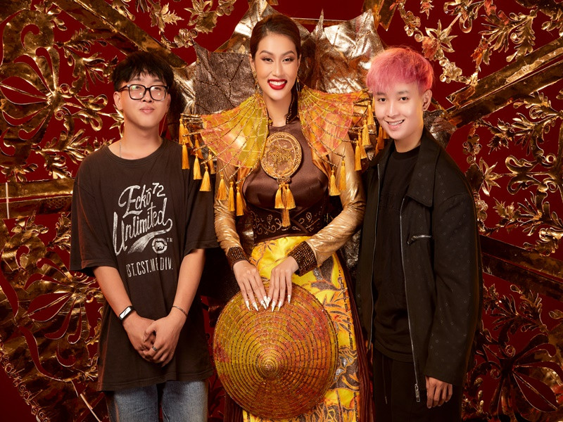 Người hâm mộ rất mong chờ phần thể hiện của Thiên Ân trong trang phục truyền thống. Ảnh: Sen Vàng