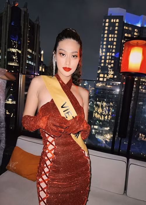 Top 10 "Best in Swimsuit" sẽ được chụp bộ ảnh với trang phục áo tắm đặc biệt và xuất hiện trên trang chủ của cuộc thi trong vòng 24 giờ. Ảnh: FBNV