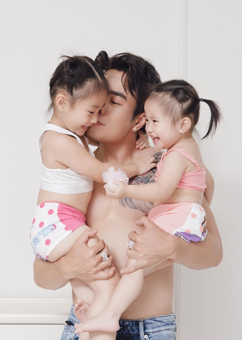 Lê Dương Bảo Lâm còn có hai cô con gái xinh xắn tên Bảo Nhi (sinh năm 2018) và Bảo Ngọc (sinh năm 2020).