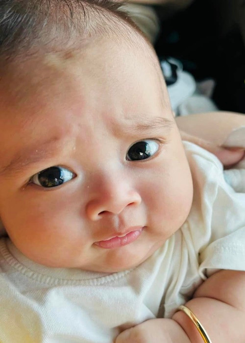 Mới đây, Lê Dương Bảo Lâm liên tục khoe ảnh cận mặt con trai Dĩ Kha.