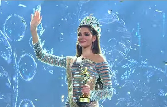 Nguoi dep Brazil dang quang Hoa hau Hoa binh Quoc te 2022