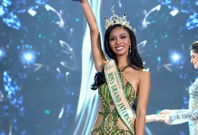 Nguoi dep Brazil dang quang Hoa hau Hoa binh Quoc te 2022-Hinh-12