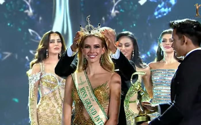 Nguoi dep Brazil dang quang Hoa hau Hoa binh Quoc te 2022-Hinh-13