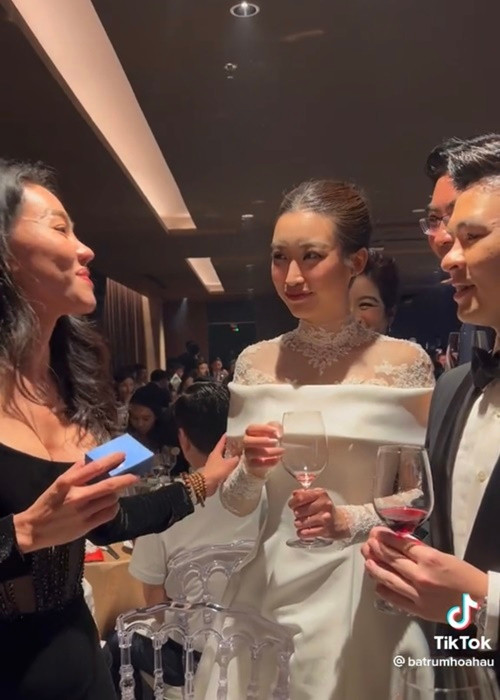Đỗ Mỹ Linh nhận quà cưới “khủng” từ “bà trùm hoa hậu” Do My Linh nhan qua cuoi “khung” tu “ba trum hoa hau”