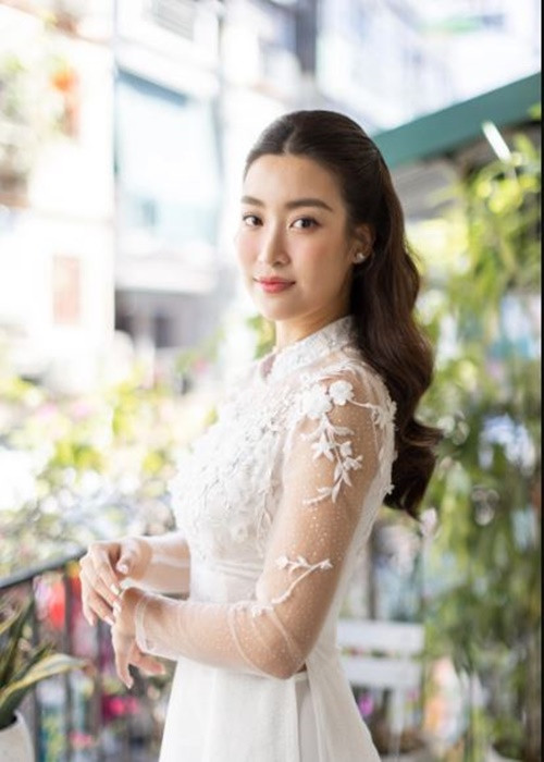 Bộ áo dài của cô dâu mang tên Thanh Ngọc Ban Mai. Đây là món quà mà Hoa hậu Ngọc Hân dành cho Mỹ Linh. Ảnh: Zing