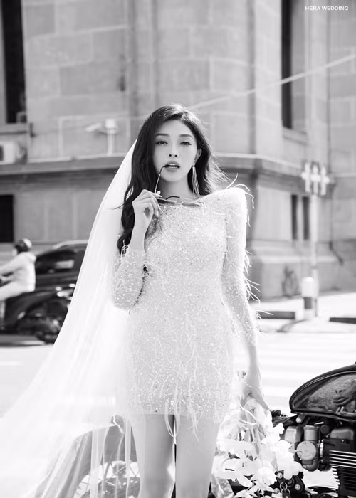 Người đẹp sinh năm 1998 lên xe hoa với mối tình đầu.