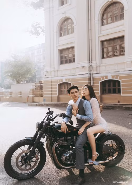  Phương Nga - Bình An thực hiện không ít bộ ảnh cưới. Mới đây, đôi uyên ương hé lộ bộ ảnh tạo dáng trên mô tô.