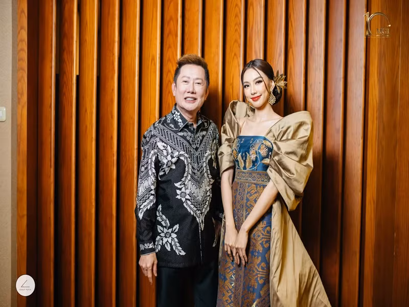 Chăm chỉ làm việc, Thùy Tiên có thu nhập “khủng”. Ông Nawat Itsaragrisil - Chủ tịch cuộc thi Hoa hậu Hòa bình Quốc tế tiết lộ, Thùy Tiên kiếm ít nhất 2-3 triệu USD trong nhiệm kỳ hoa hậu.