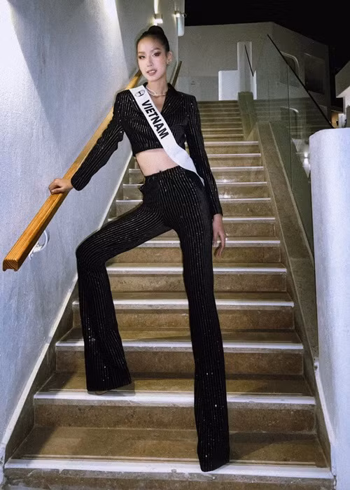 Đại diện Việt Nam gây ấn tượng ngay từ khi nhập cuộc, một phần nhờ chiều cao 1m85. Ảnh: FBNV