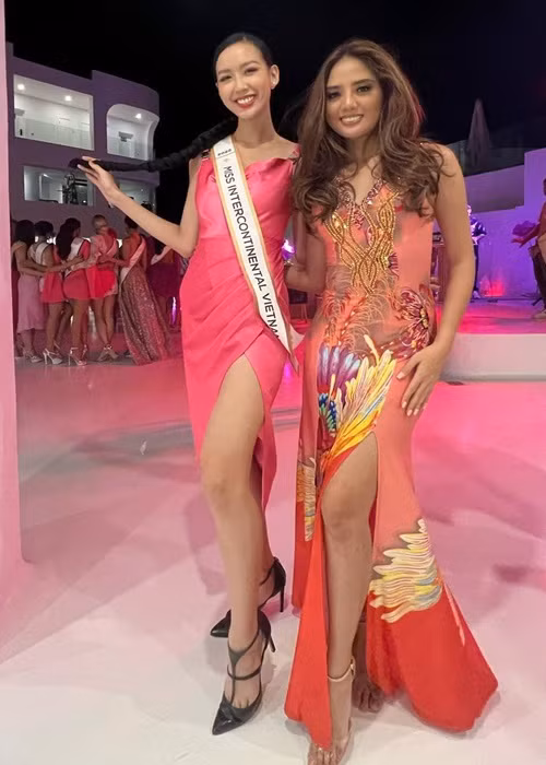 Nhiều người cho rằng chiều cao là lợi thế của Bảo Ngọc. Tuy nhiên, bản thân người đẹp lại không nghĩ vậy. Cô chia sẻ trên trên VTV: “Chiều cao giúp mình nổi bật trên sân khấu nhưng khi ra đấu trường quốc tế, góc nhìn về ngoại hình, tiêu chuẩn sắc đẹp sẽ đa dạng hơn. Vì thế, mình không nghĩ chiều cao là lợi thế”. Ảnh: FBNV