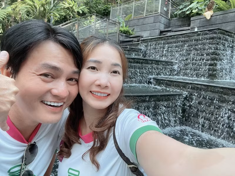 "Vợ chồng tôi cũng mong con lắm nhưng tôi không bị áp lực về chuyện này. Với tôi, con cái là duyên trời cho nên cứ để thoải mái", "cậu Ba" của "Tiếng sét trong mưa" bày tỏ.