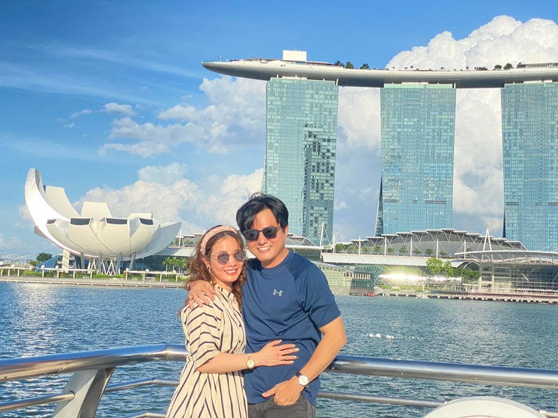 Nói về cơ duyên gặp gỡ, Cao Minh Đạt cho biết, trong một lần đi ăn cùng bạn bè, Thanh Trúc ngồi bàn bên xin được chụp ảnh và làm quen. Nam diễn viên là người theo đuổi, thường nhắn tin "tán tỉnh" cô nhiều hơn.