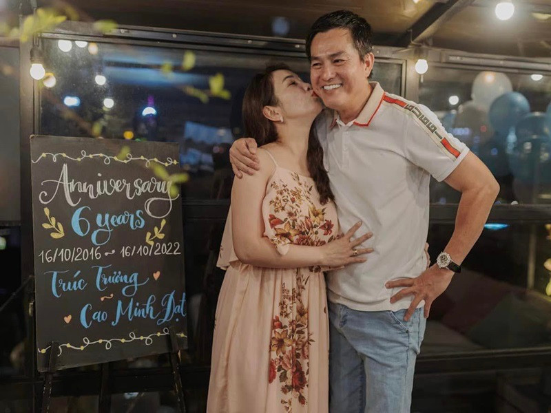 Trang cá nhân của vợ chồng Cao Minh Đạt ngập tràn những khoảnh khắc ngọt ngào giữa hai người.