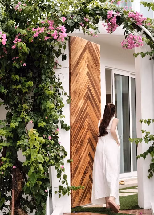 Biệt thự của Hồ Ngọc Hà rộng hơn 300m2, gồm 3 tầng, 1 sân thượng.